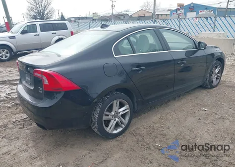 2015 Volvo S60 Premier z USA, uszkodzony, nr VIN YV1612TK0F2352874